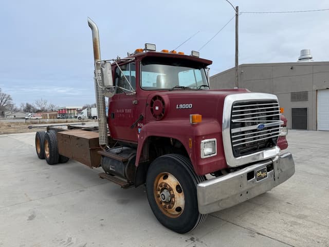 Image of Ford L8000 equipment image 2