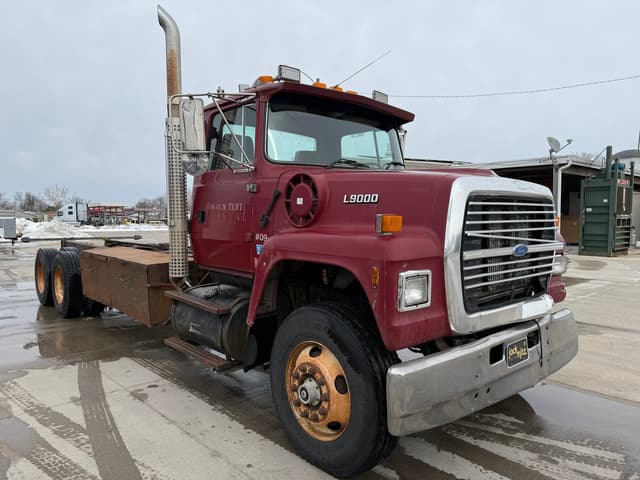 Image of Ford L8000 equipment image 4