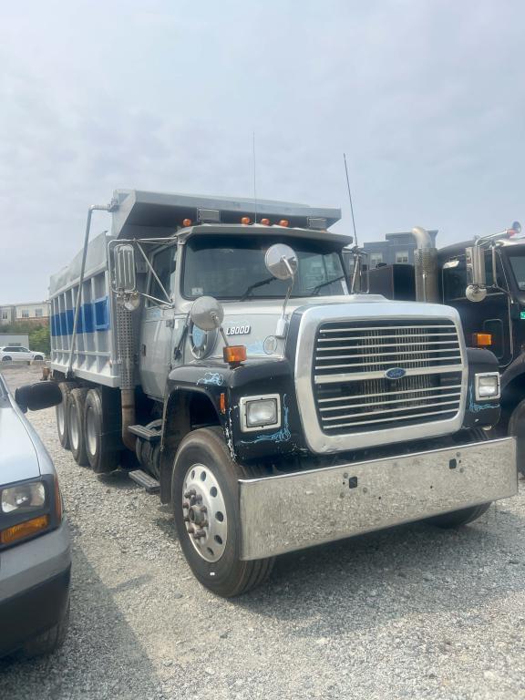 Image of Ford F-9000 equipment image 2