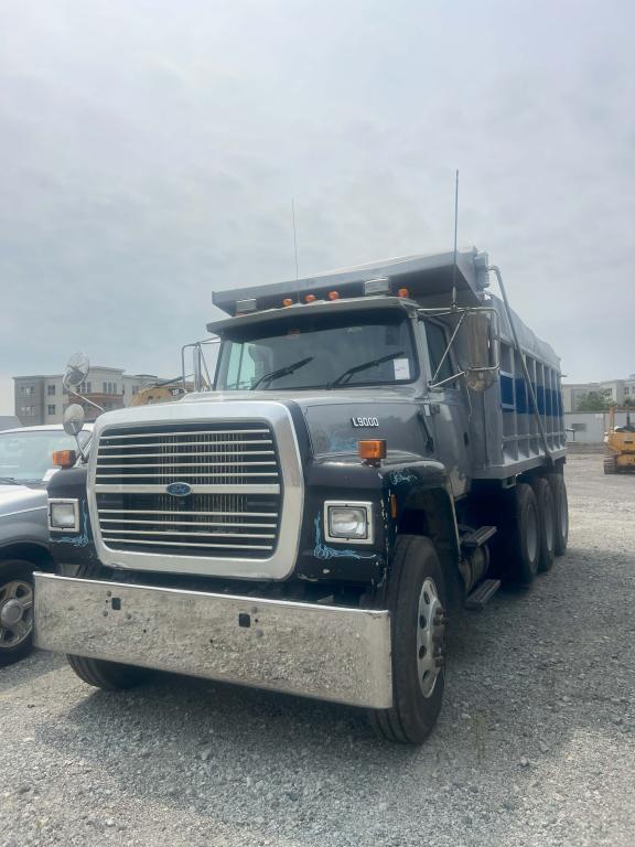 Image of Ford F-9000 Primary image