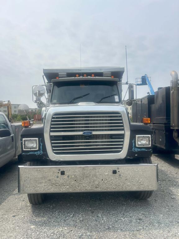 Image of Ford F-9000 equipment image 1