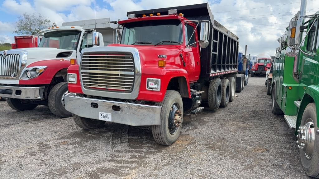 1995 Ford L9000 Equipment Image0