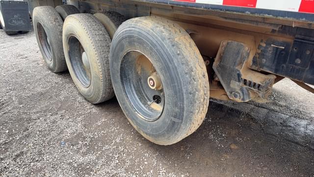 Image of Ford L9000 equipment image 4