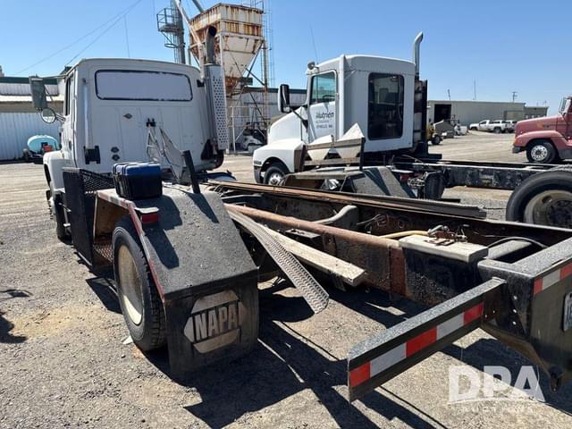 Image of Ford L9000 equipment image 4