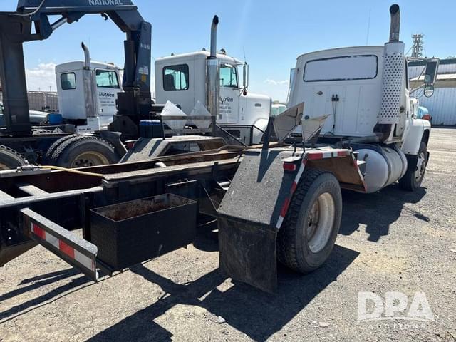 Image of Ford L9000 equipment image 3