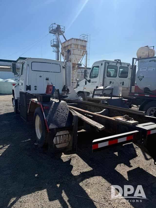 Image of Ford L9000 equipment image 3