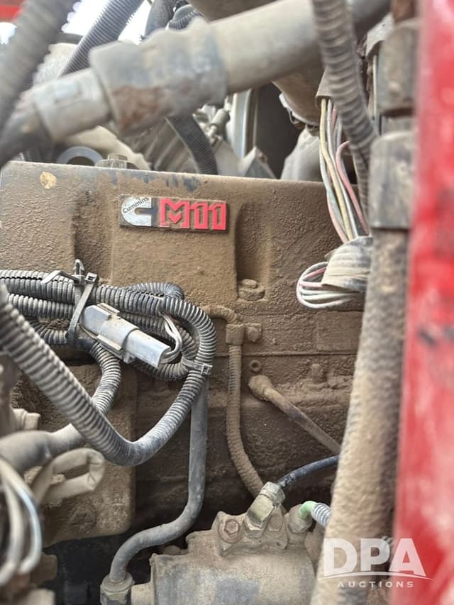 Image of Ford L9000 equipment image 4