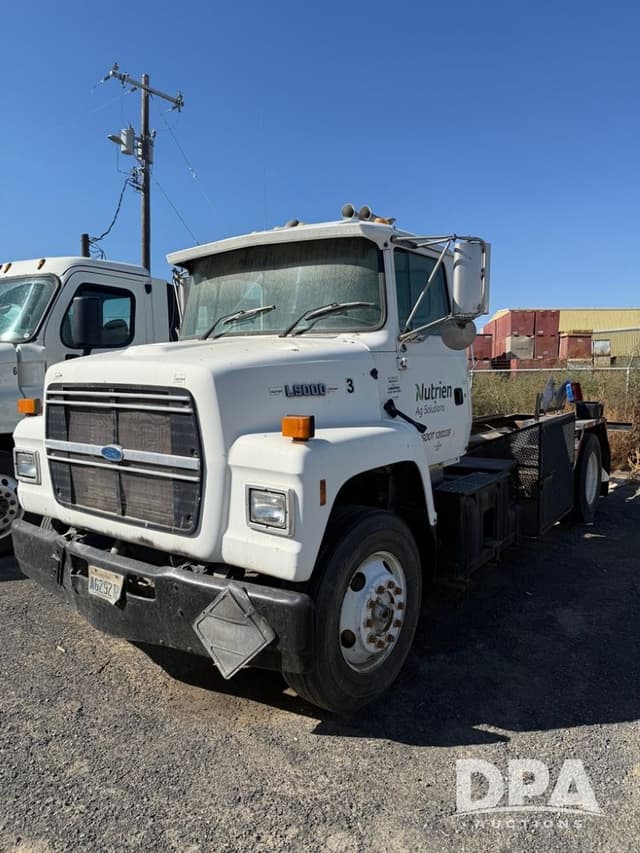 Image of Ford L9000 equipment image 2