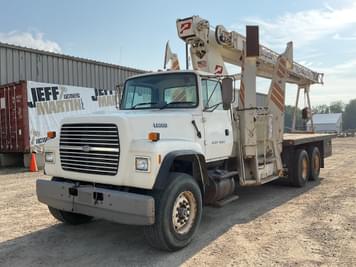 Main image Ford L8000
