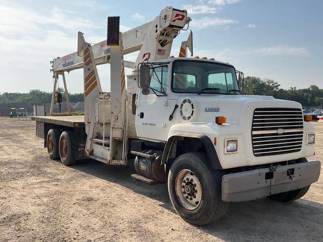 Image of Ford L8000 equipment image 2