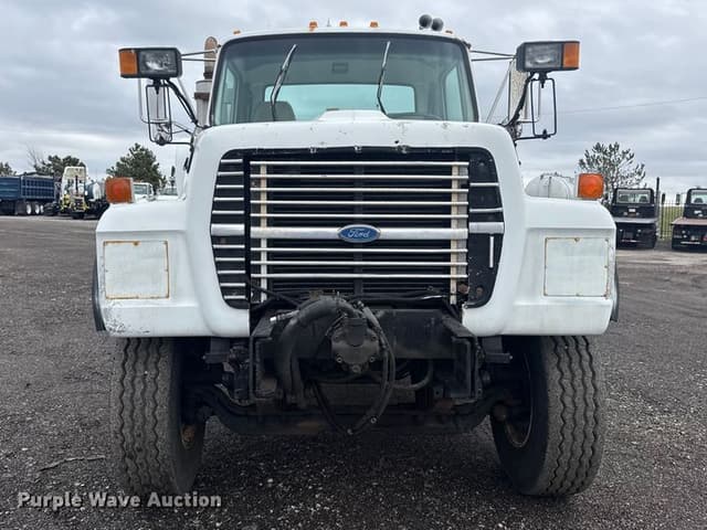 Image of Ford LT8000 equipment image 1