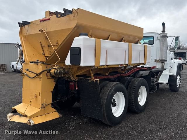 Image of Ford LT8000 equipment image 4