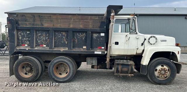 Image of Ford LT8000 equipment image 3
