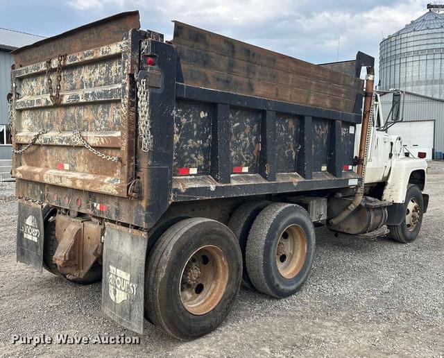 Image of Ford LT8000 equipment image 4