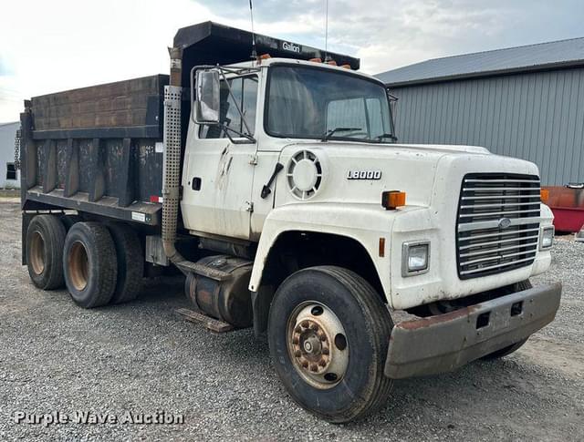 Image of Ford LT8000 equipment image 2