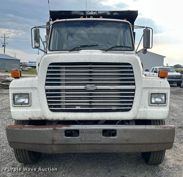 Image of Ford LT8000 equipment image 1