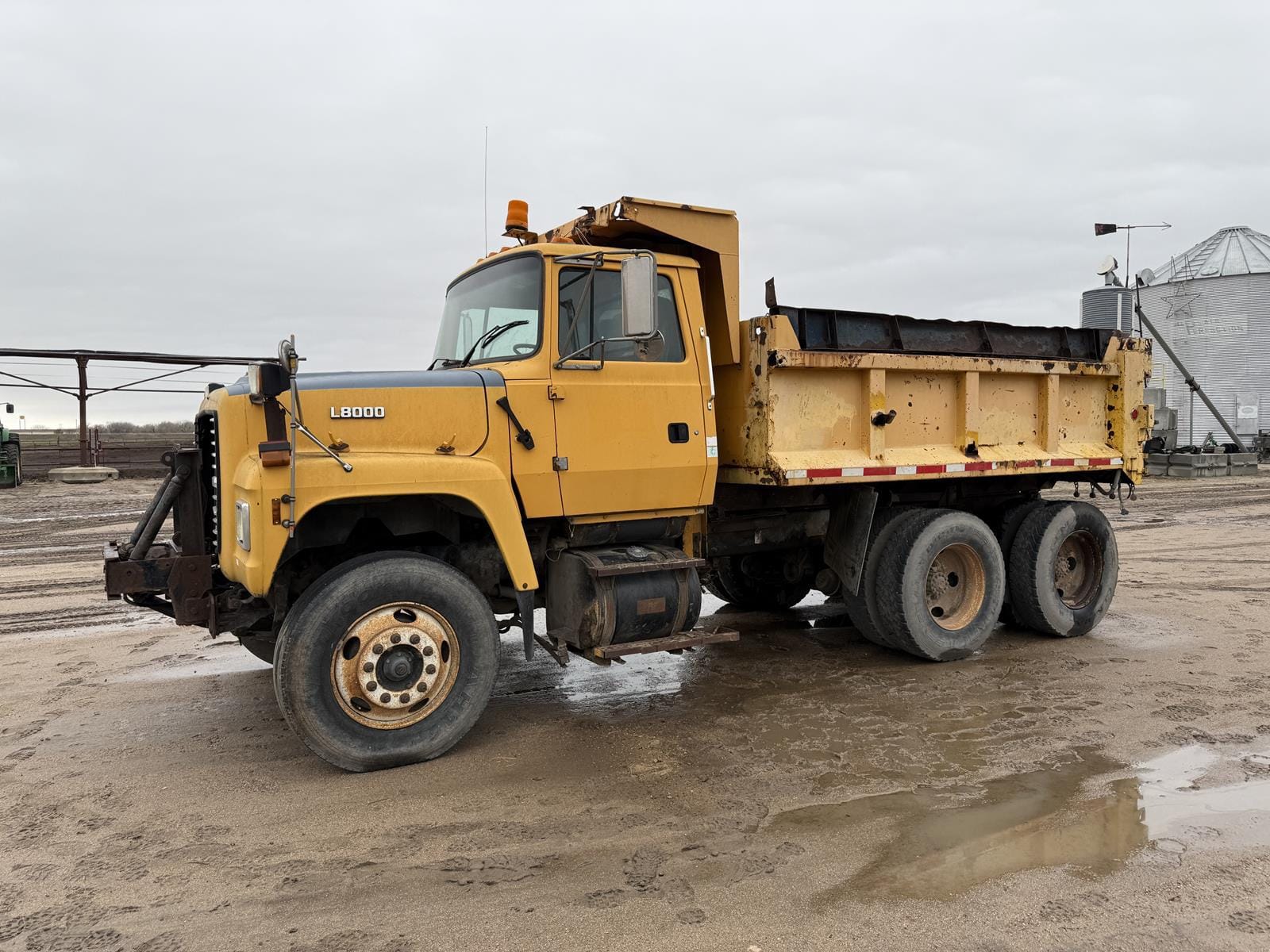 Main image Ford LT8000