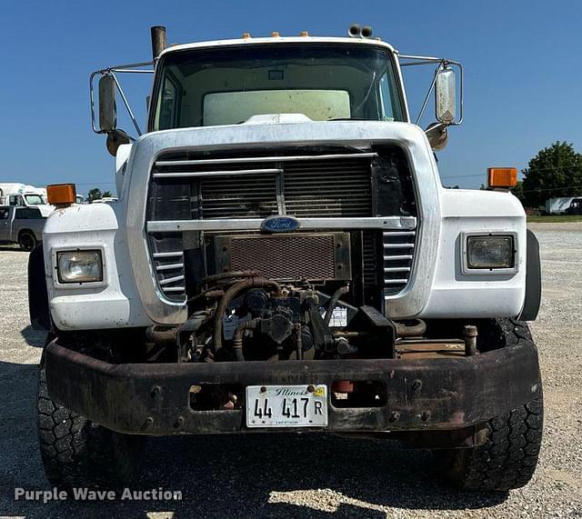 Image of Ford LT8000 equipment image 1