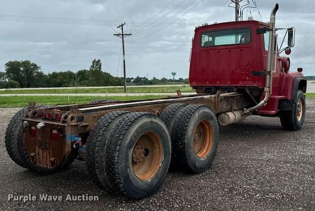 Image of Ford LT8000 equipment image 4