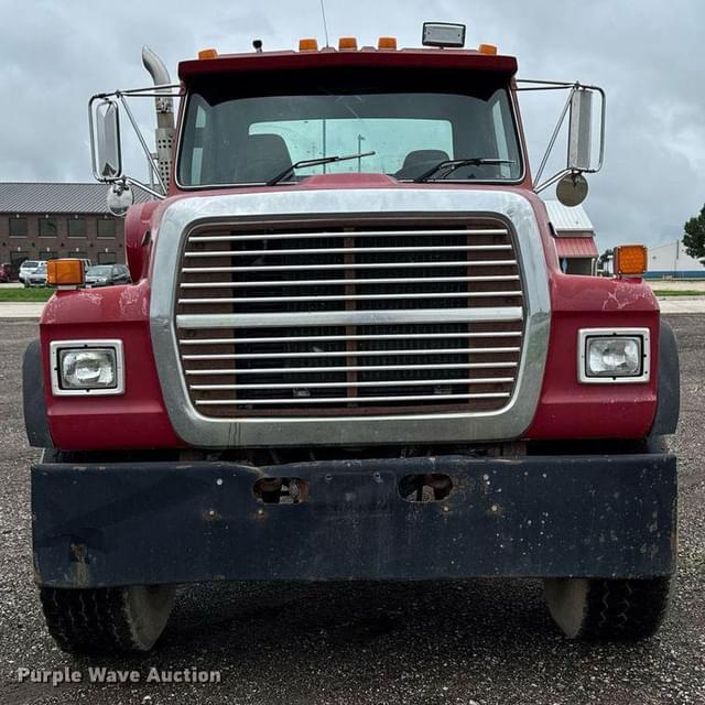 Image of Ford LT8000 equipment image 1