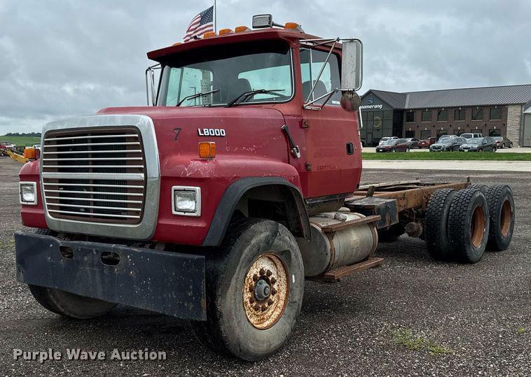 Image of Ford LT8000 Primary image