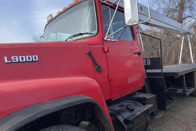 Image of Ford LT9000 equipment image 1