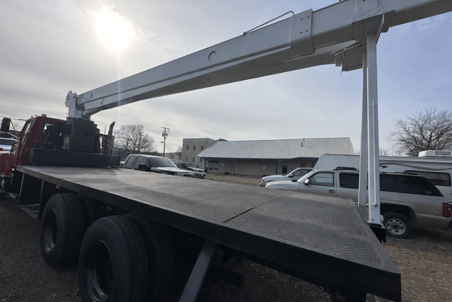 Image of Ford LT9000 equipment image 2