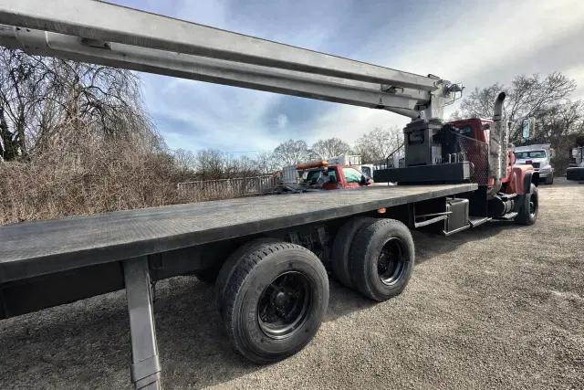 Image of Ford LT9000 equipment image 4