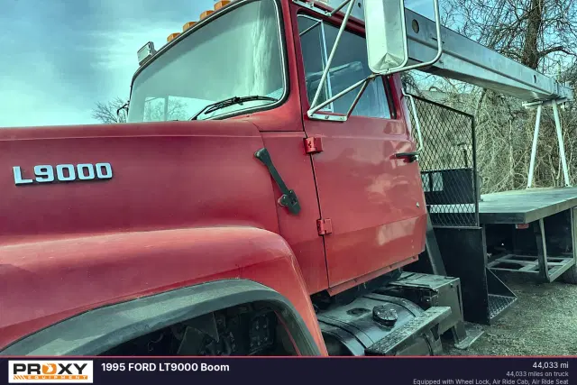 Image of Ford LT9000 equipment image 1