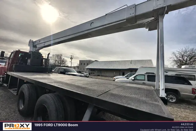 Image of Ford LT9000 equipment image 2