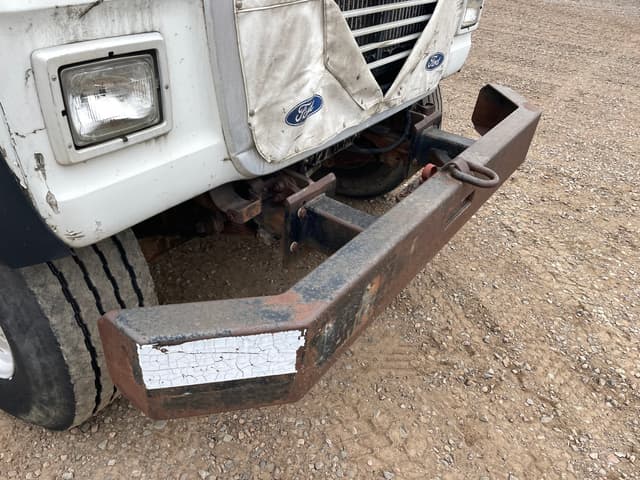 Image of Ford L9000 equipment image 4