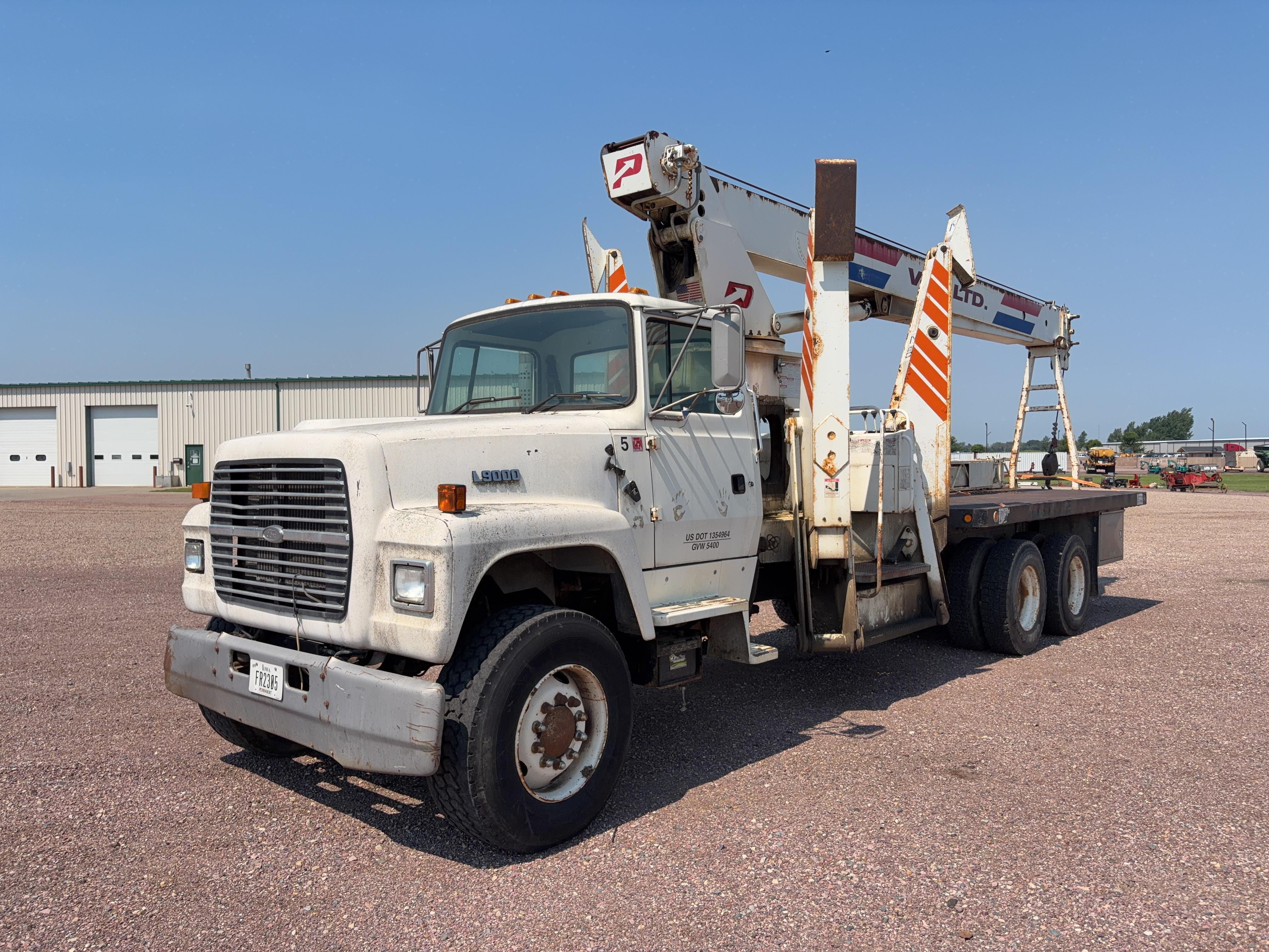 1995 Ford LT9000 Equipment Image0