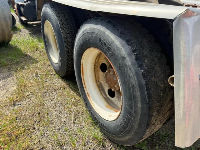 Image of Ford L9000 equipment image 4