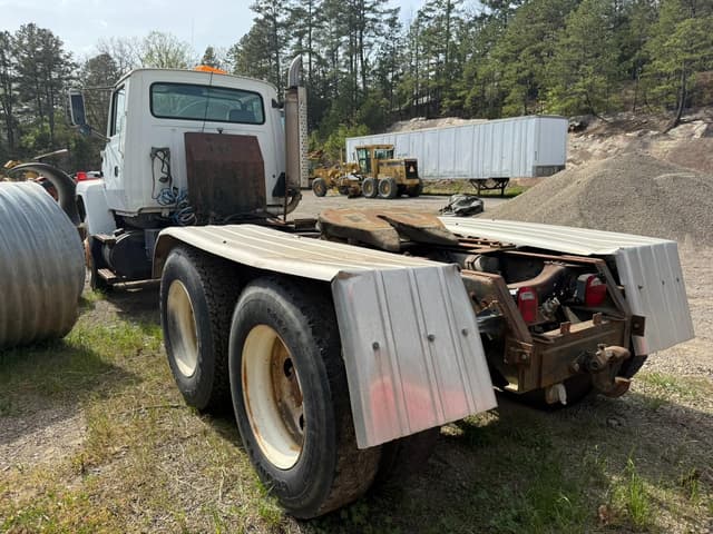 Image of Ford L9000 equipment image 3