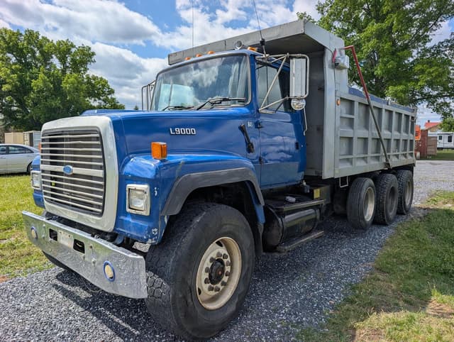 Image of Ford L9000 equipment image 3