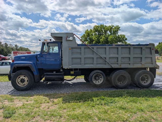 Image of Ford L9000 equipment image 4