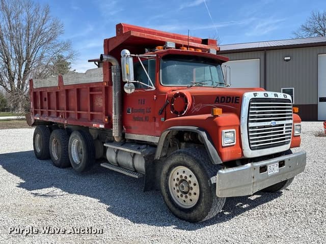 Image of Ford LT9000 equipment image 2
