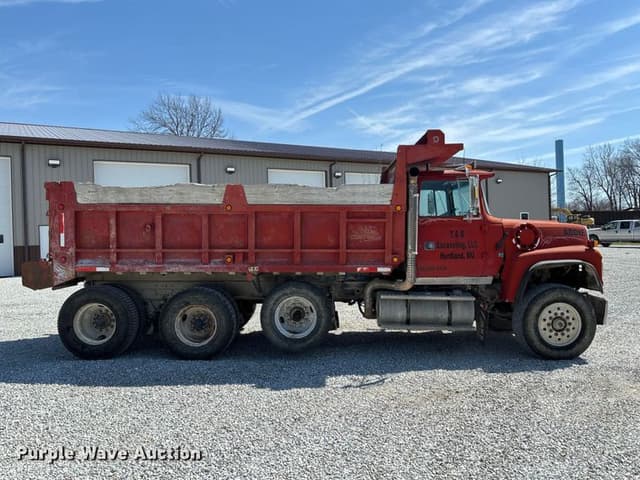 Image of Ford LT9000 equipment image 3