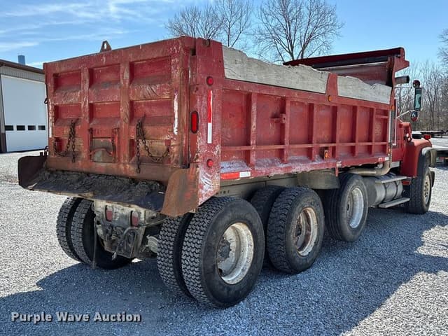 Image of Ford LT9000 equipment image 4