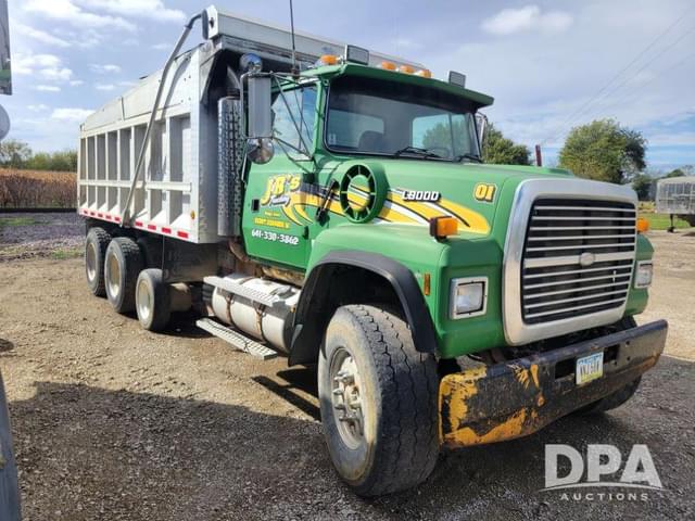 Image of Ford LT9000 equipment image 2