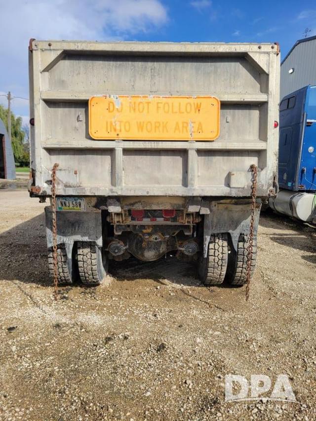 Image of Ford LT9000 equipment image 3