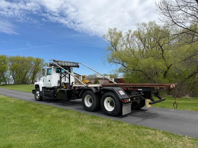 Image of Ford LT9000 equipment image 4