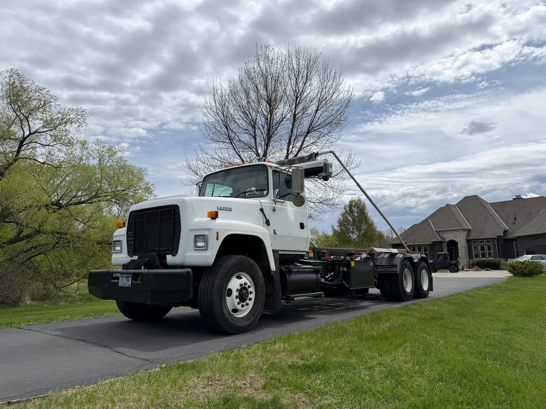 Image of Ford LT9000 Primary image