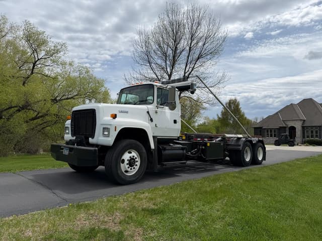 Image of Ford LT9000 equipment image 2