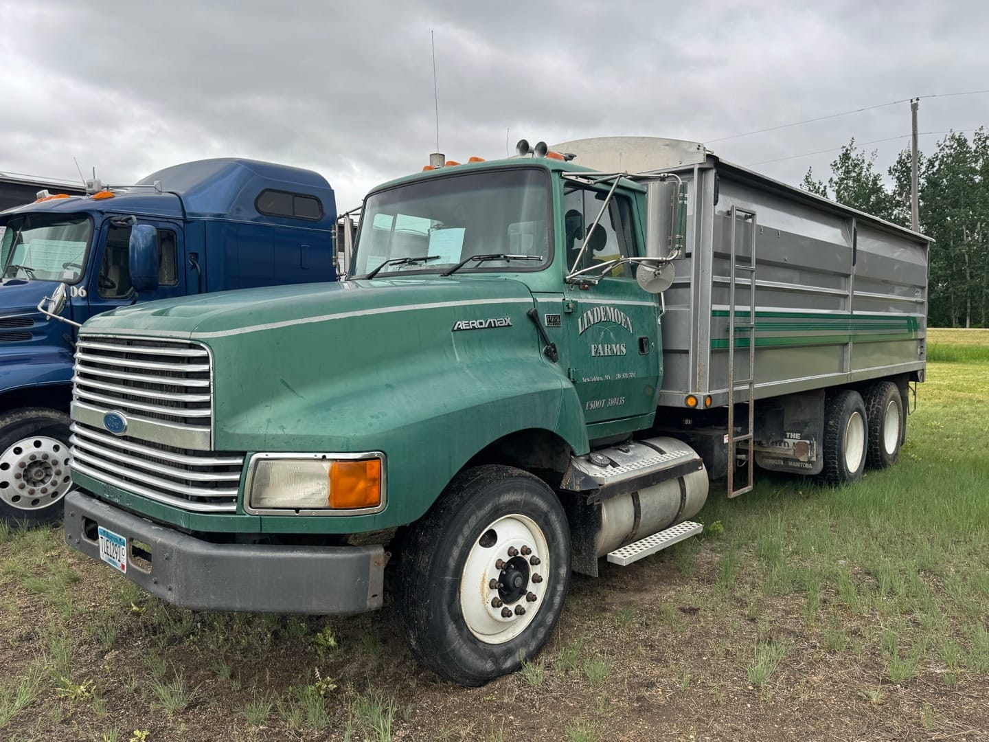 1995 Ford LTL9000 Equipment Image0
