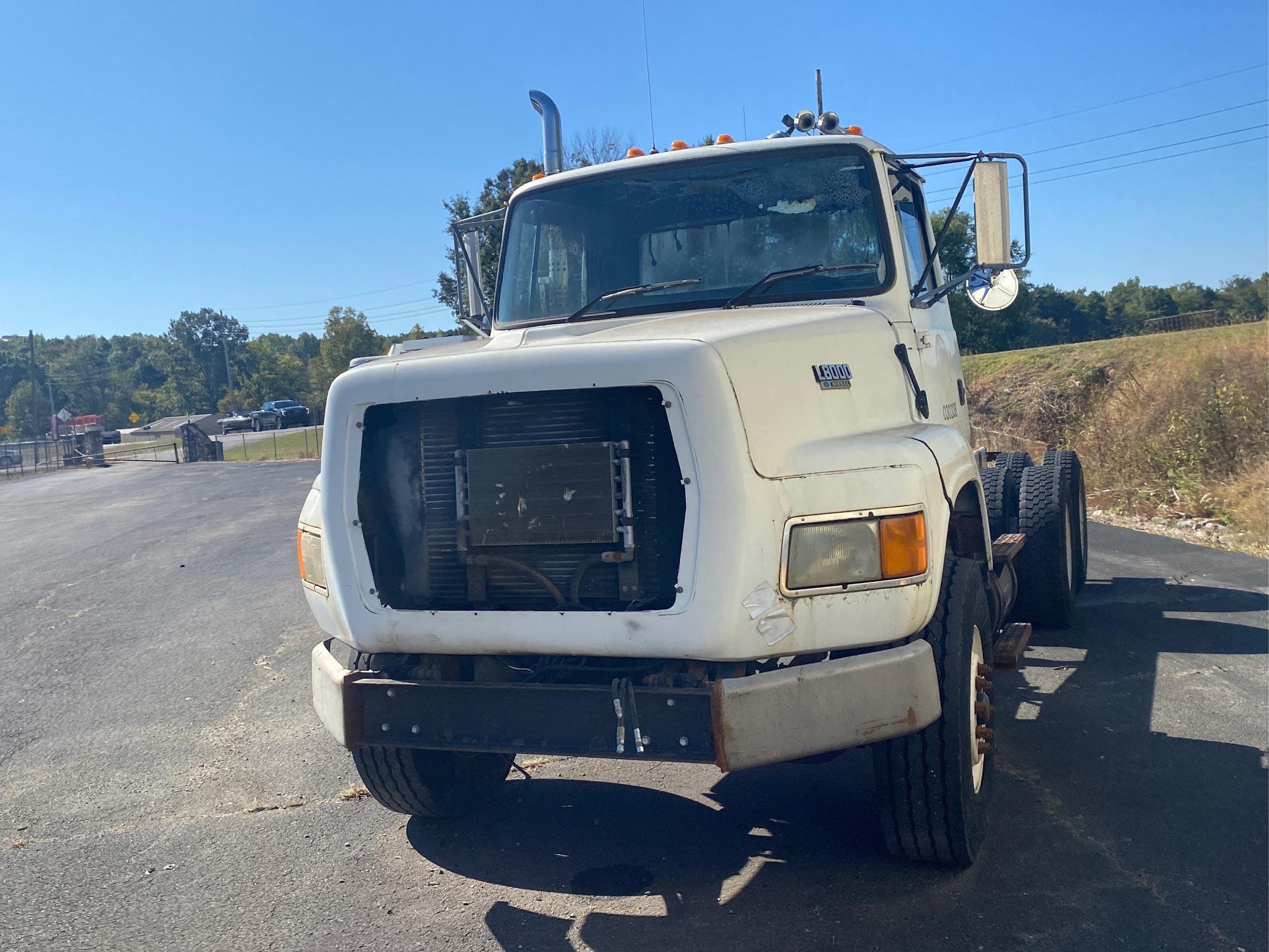 Main image Ford L8000