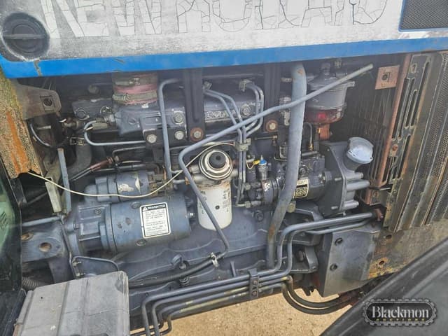 Image of New Holland 7740 equipment image 2