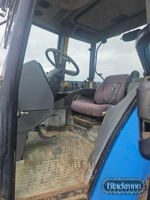 Image of New Holland 7740 equipment image 4