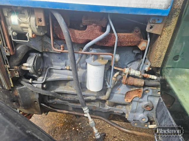 Image of New Holland 7740 equipment image 3