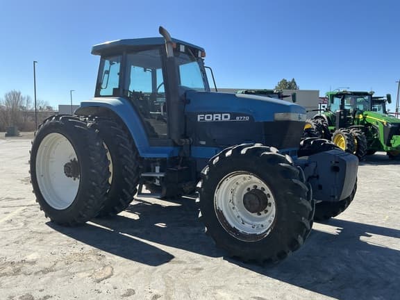 Image of New Holland 8770 equipment image 4